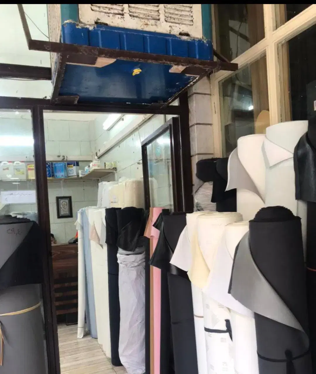 کترینگ و هرنوع اغذیه فروشی ،پیراشکی و...