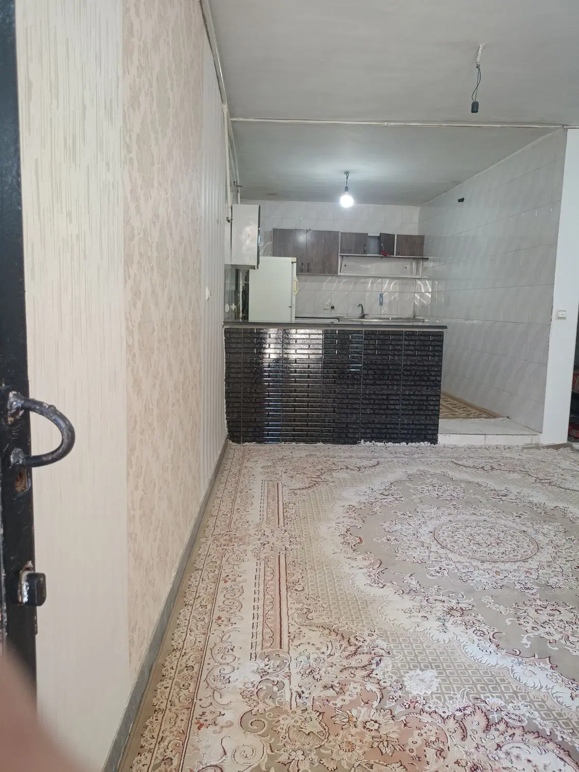 یه خانه ویلایی  مسکونی و کارگاهی اجاره داده میشود