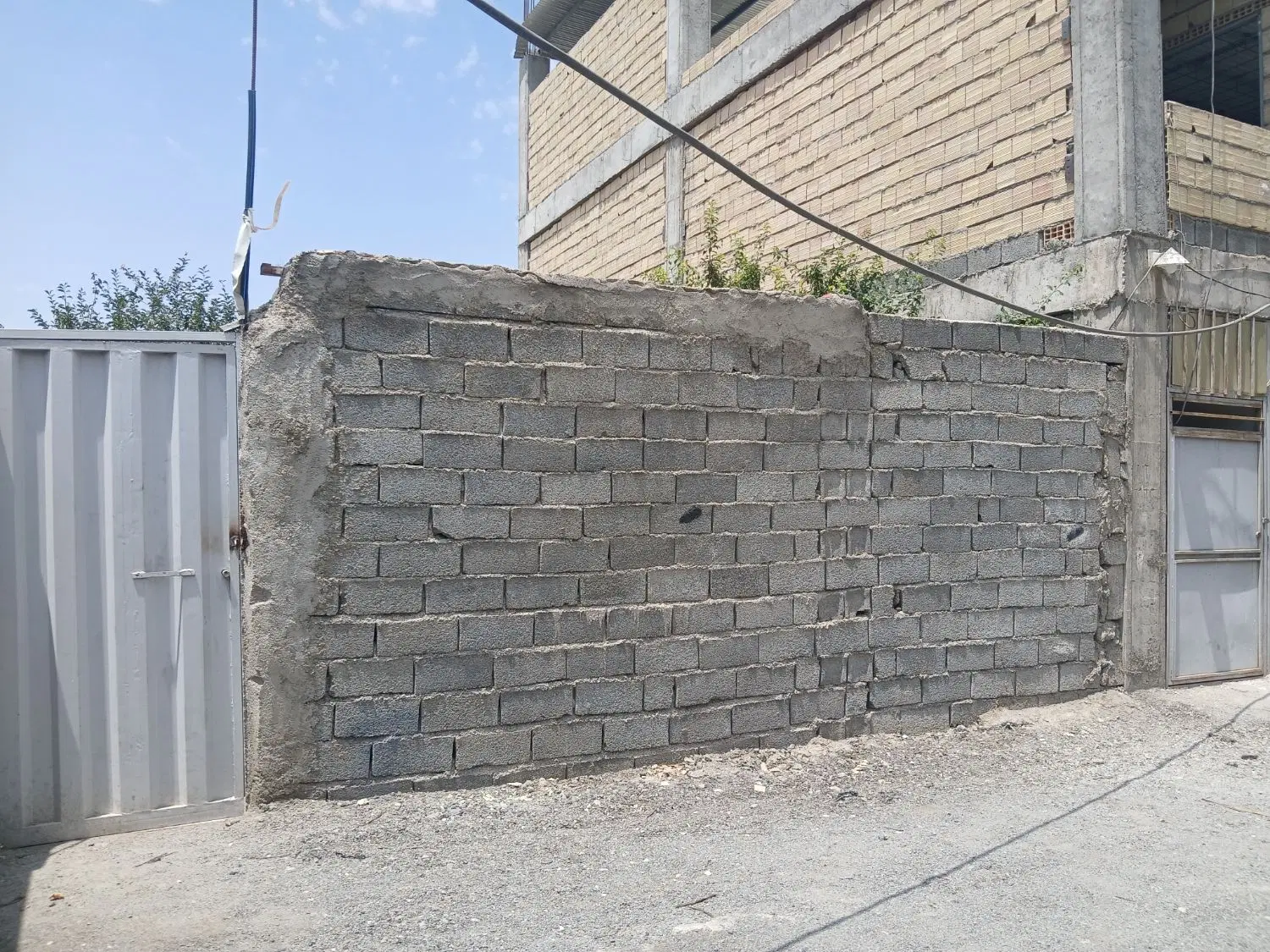 زمین روبروی استخر قابل ساخت