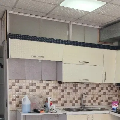 مغازه بر خیابان رزمندگان