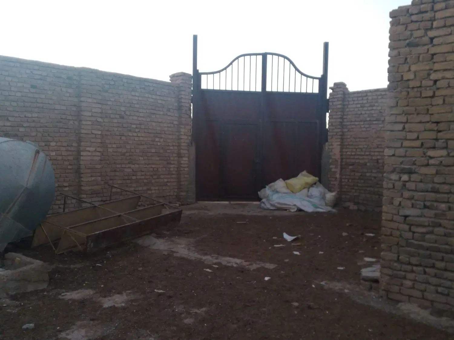 دامداری(آغول) ۴۰۰متری در صالح آباد