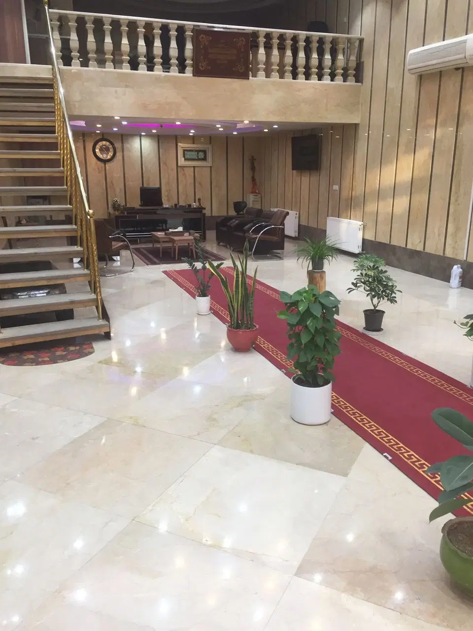 اجاره مغازه در بازار مبل متراژ ۱۵۰ به بالکن