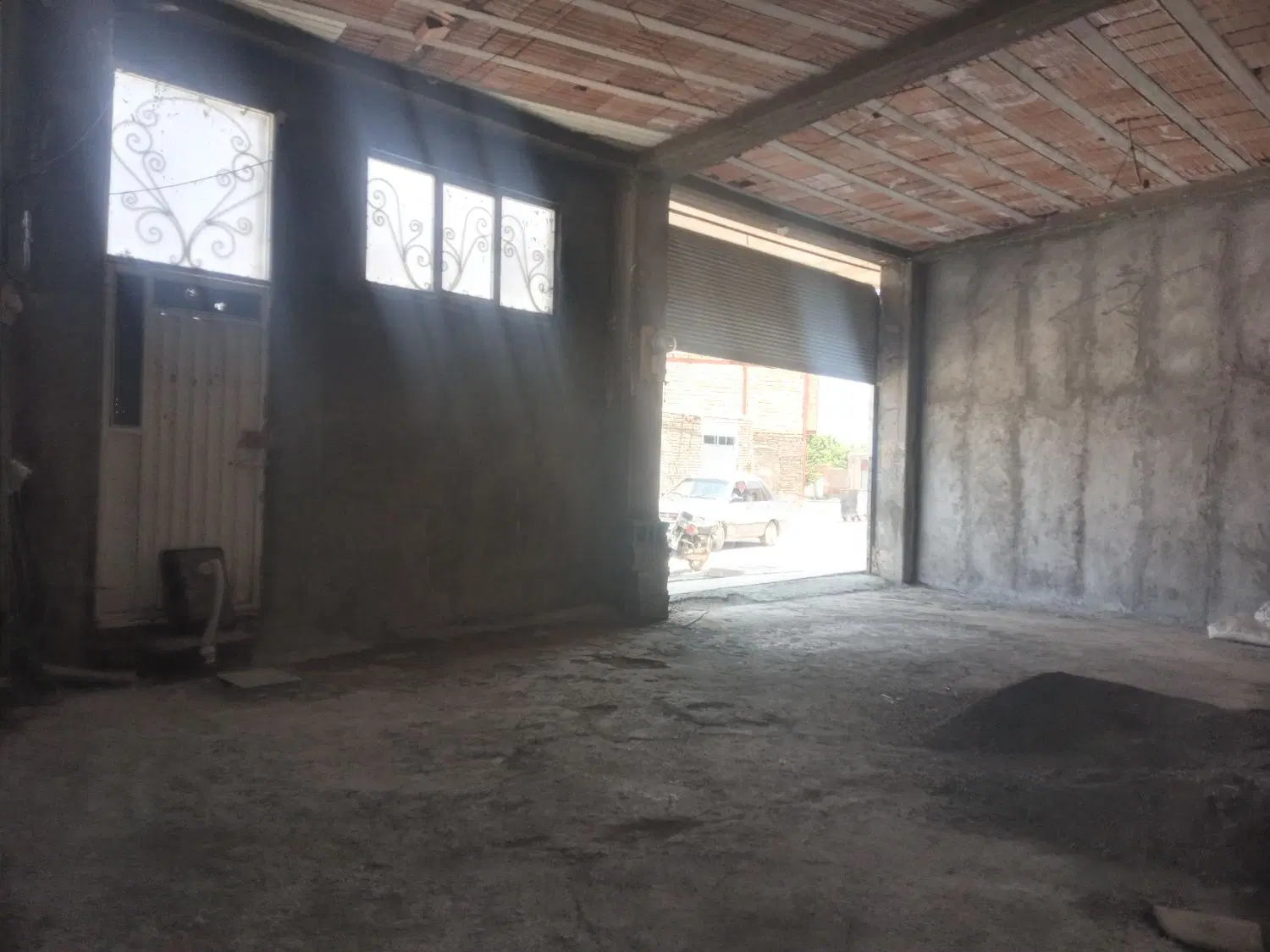 کارگاه و انباری