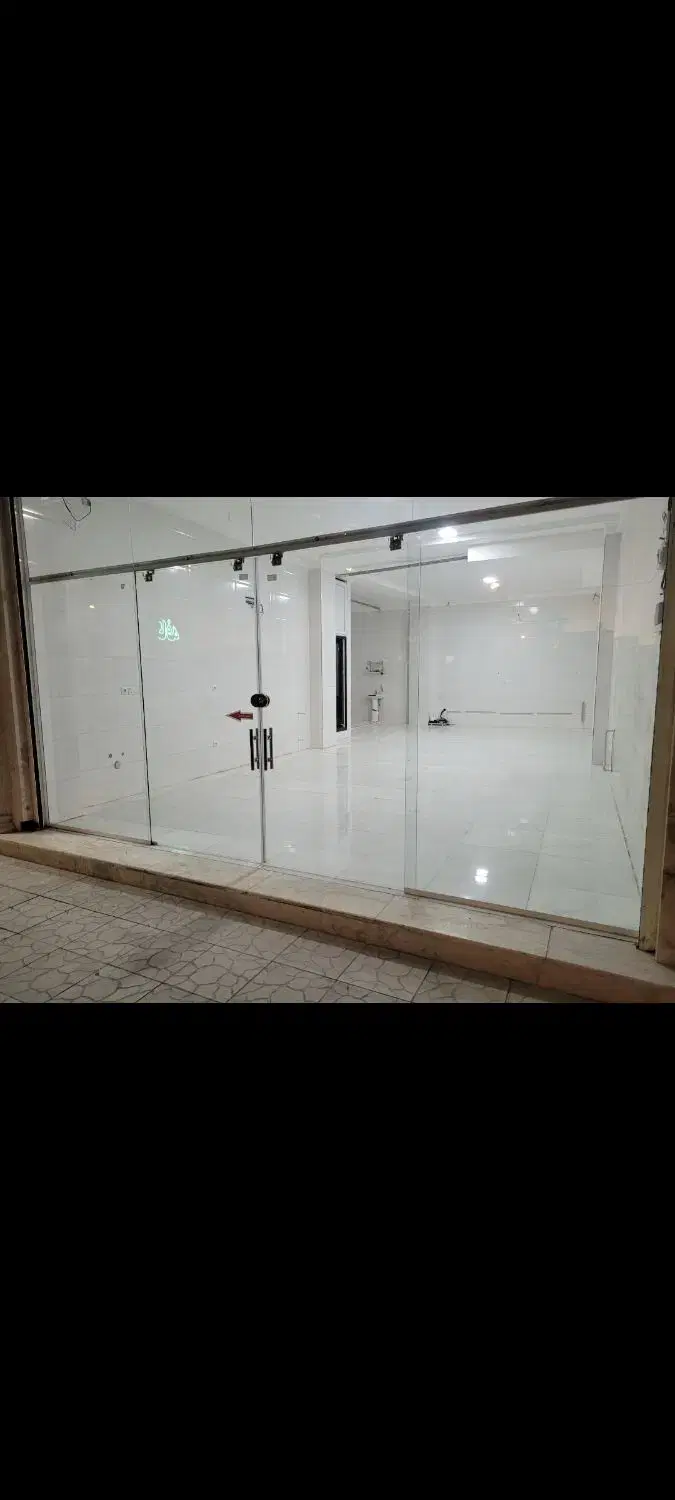۱۰۰ متر مغازه