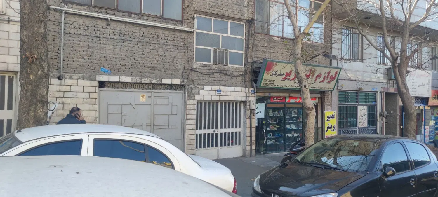 352 متر کلنگی دارای مغازه ۳۰ متری بر ۱۱ متر