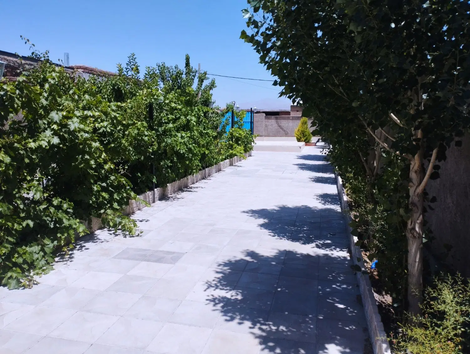 خونه باغ چترود