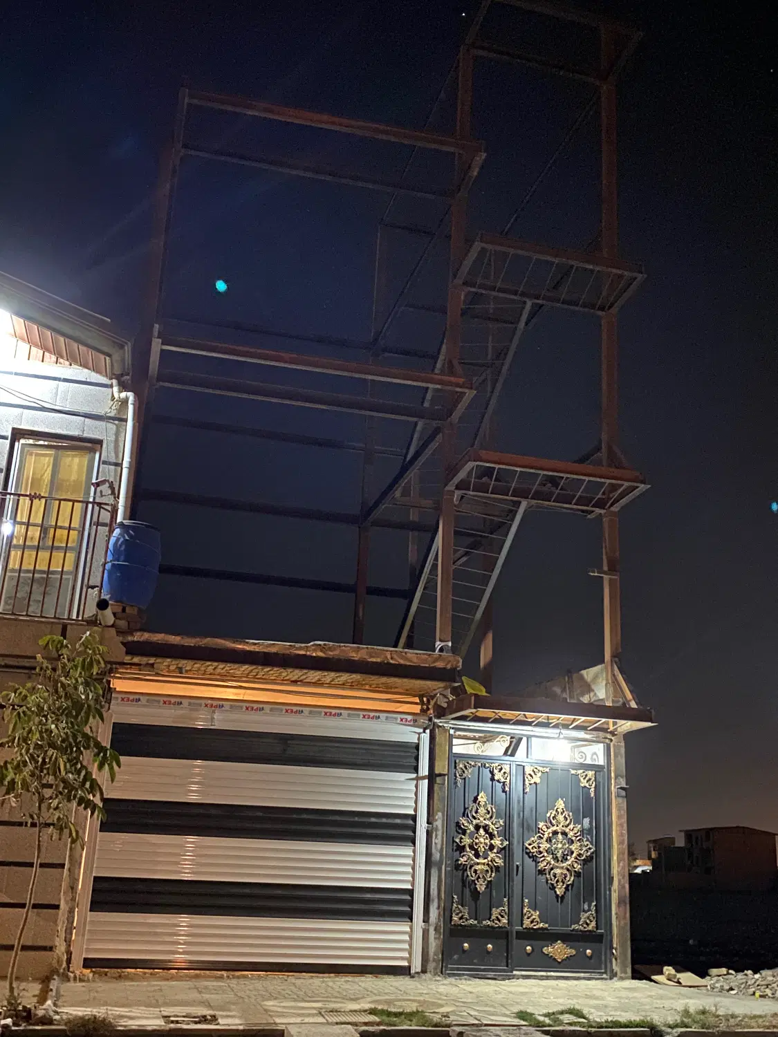 ملک تجاری مسکونی در سیف اباد (گلسار)
