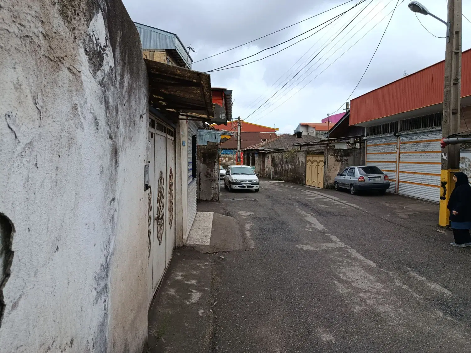 زمین تجاری مسکونی محصور داخل شهر