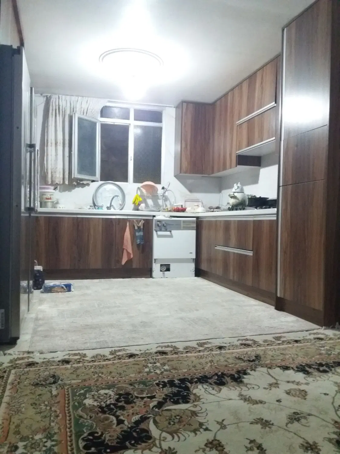 یک باب منزل مسکونی دربست