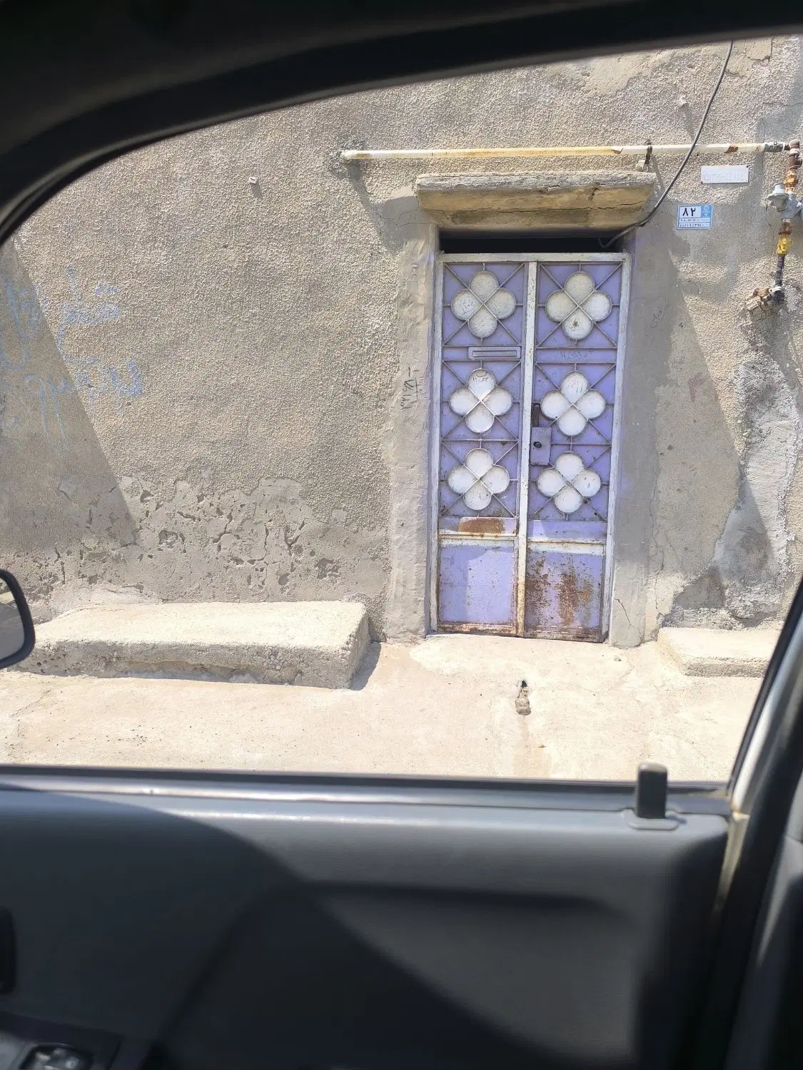 خانه ویلایی سر خیابان