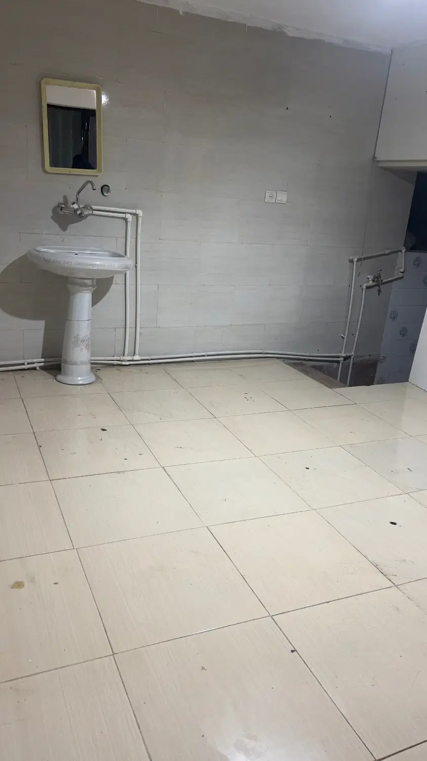 اجاره  یک باب مغازه (پارکینگ) با سرویس بهداشتی