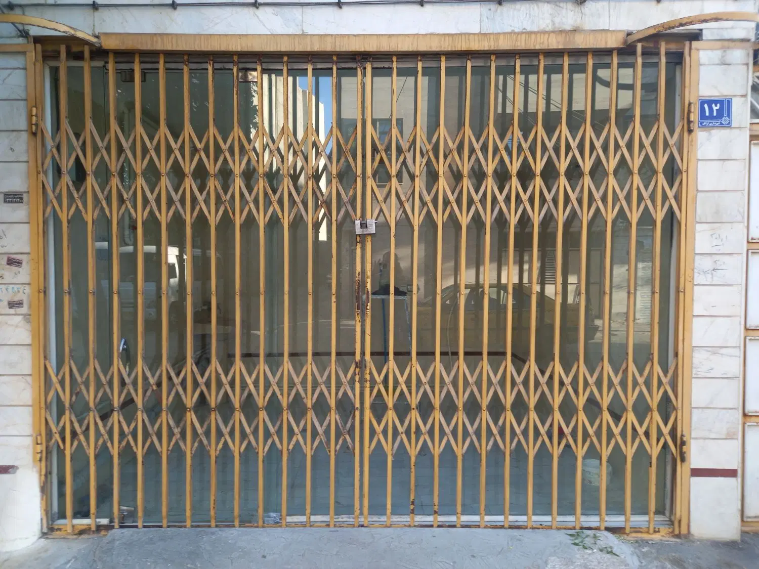 مغازه تجاری فروشی