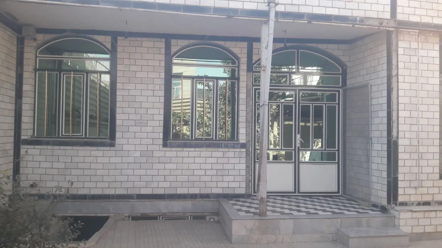 اجاره خانه مستقل حیاط دار ویلایی زیر بنا۲۰۰ متر