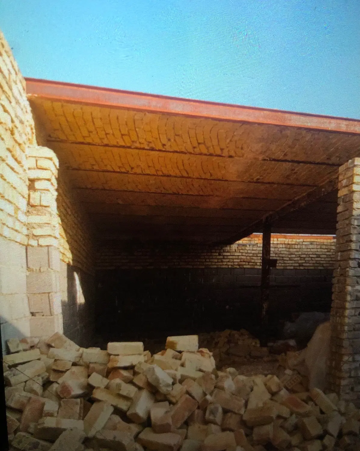 زمین ۱۰۰متری مسقف