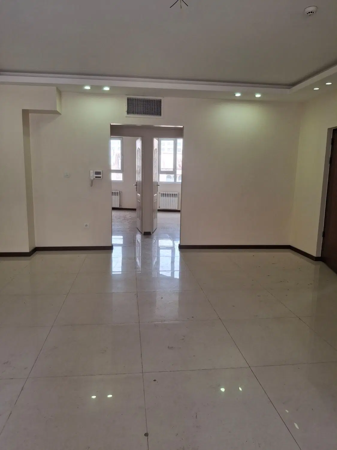 اپارتمان 80 متری _ فول امکانات _ مترو دانشگاه شریف