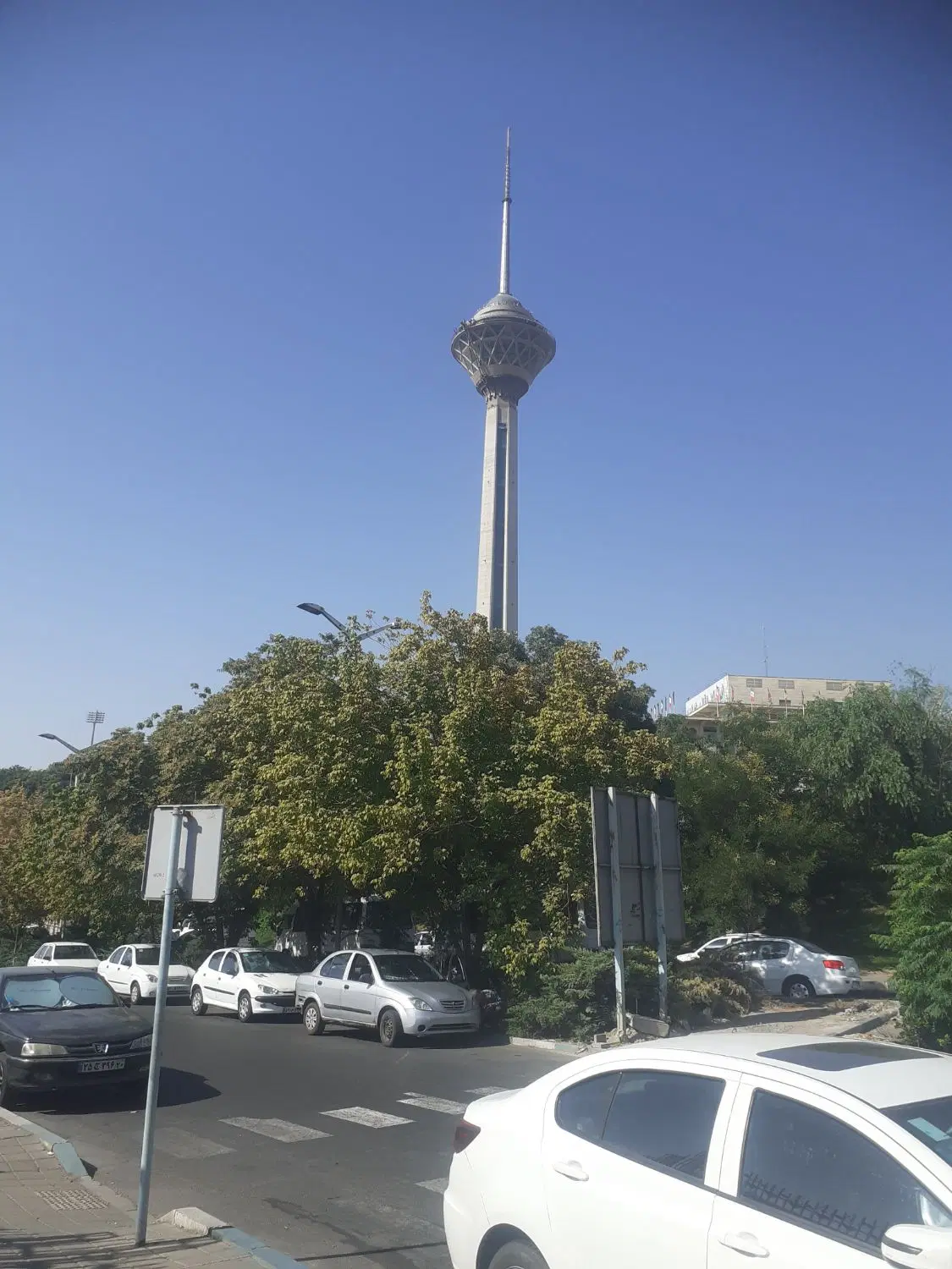 اجاره مغازه نرسیده به فلکه اول