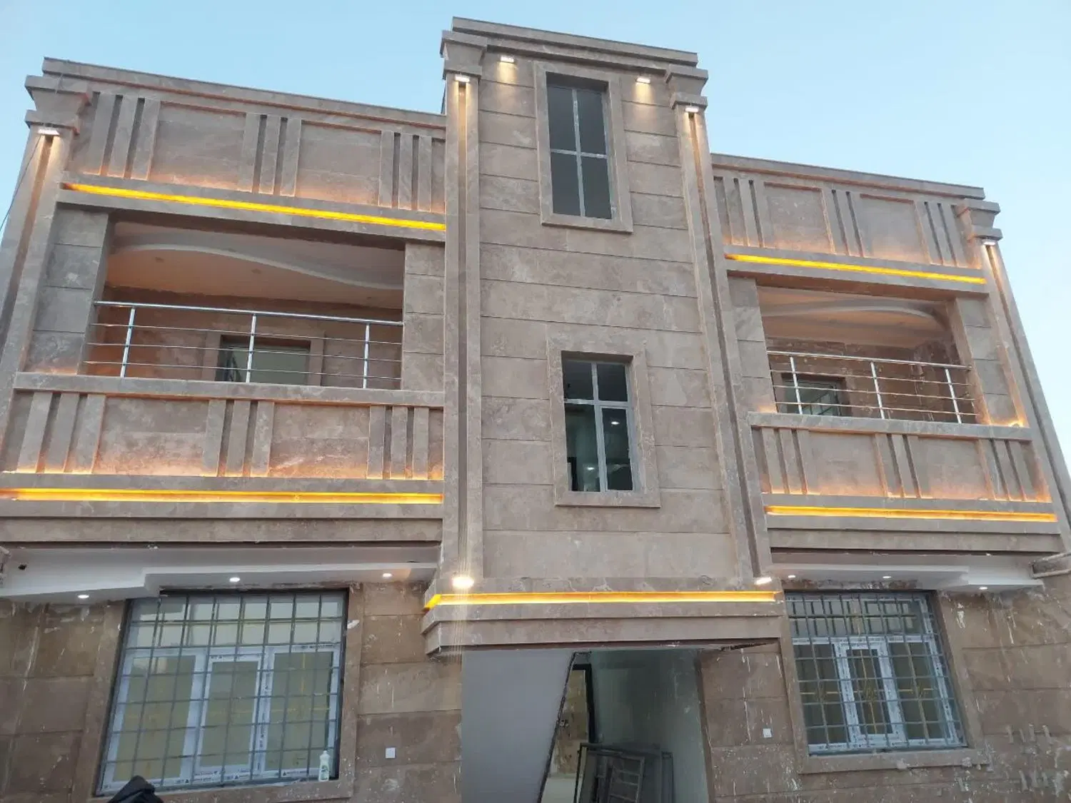 همکف ۹۰ متری اکباتان