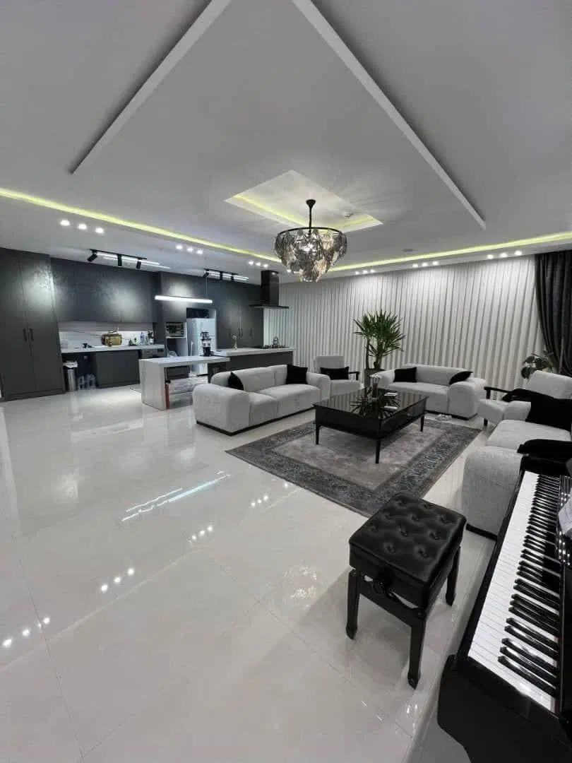 فروش اپارتمان ۱۳۰متری اوایل نماز یک حیاط اختصاصی
