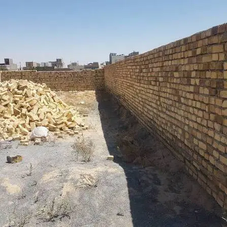 زمین چهار دیواری