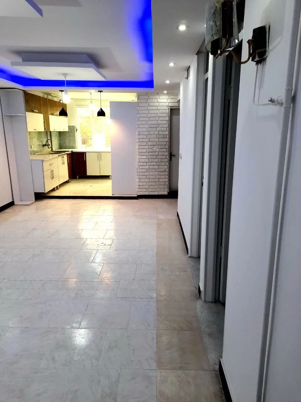77متر _ داریوش _ روبه آفتاب _کد3879