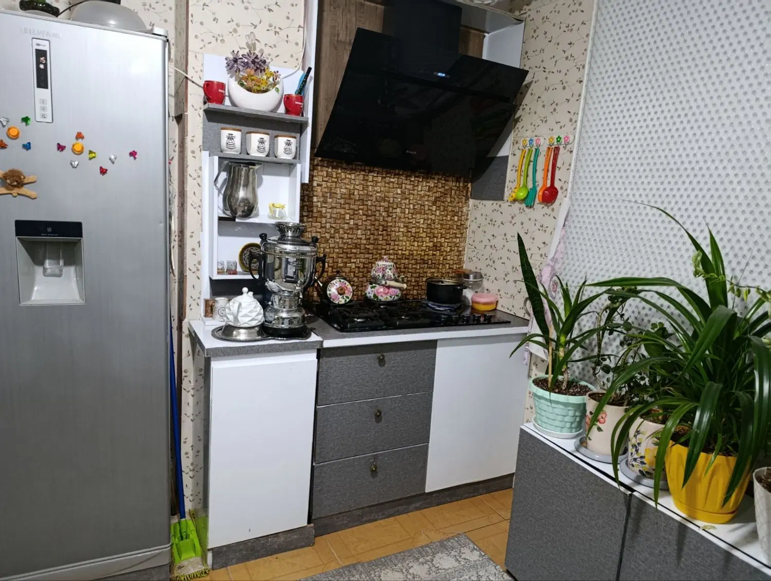 شهرک دانش فازدوم کوچه صنوبر دوم طبق اول