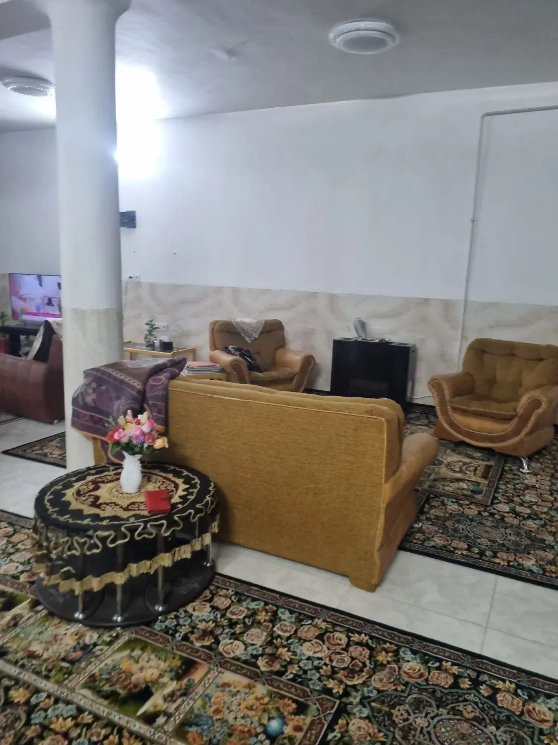 خانه فروشی  بین شهاب و میرزاکوچک خان. ۱۲ قصب ملک