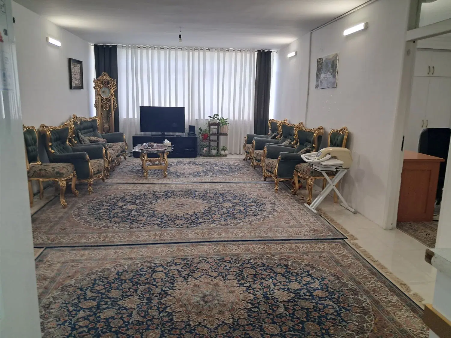 ملک فروشی