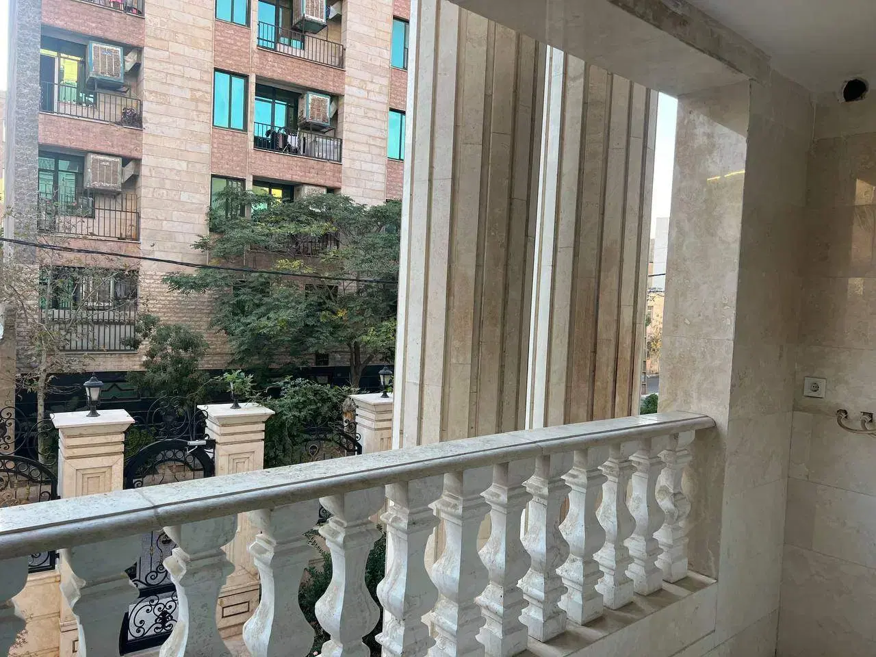آپارتمان کلیدنخورده 155 متری