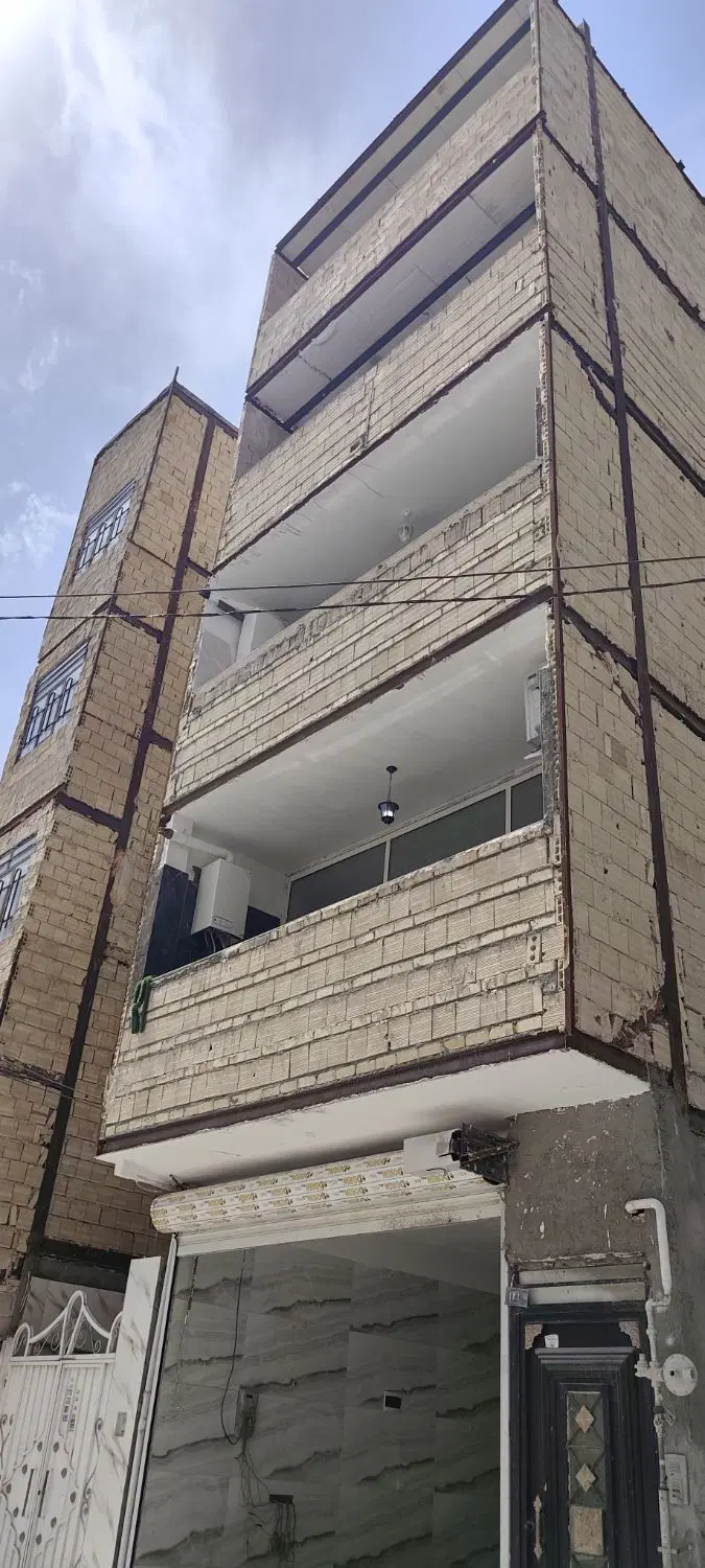 130متر 3خواب نیمه کاره