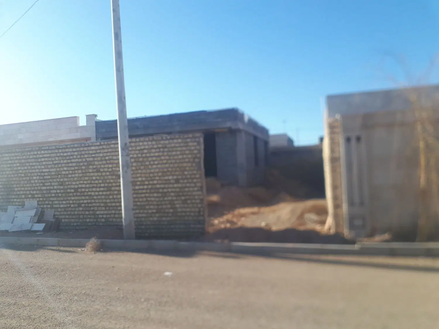ساختمان مسکونی نیمه کاره