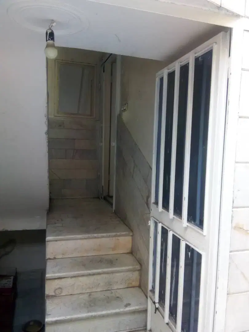 یک اطاق بزرگ تقریبا۳۰متری اجاره داده میشود
