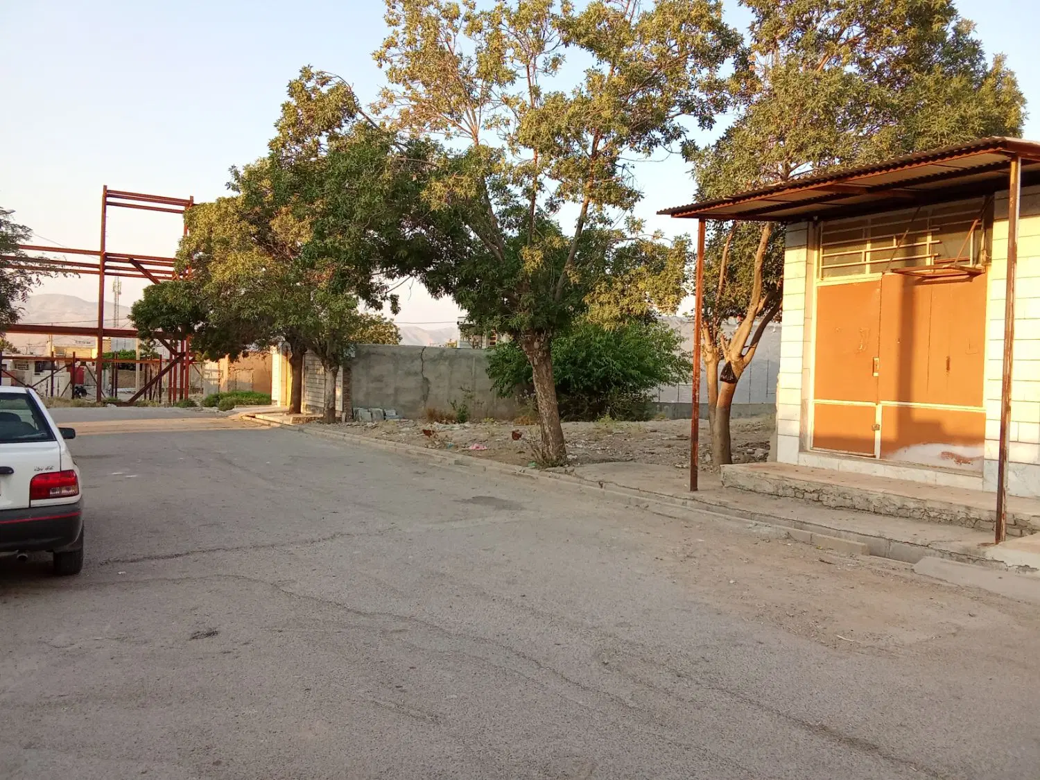 یه قطعه زمین مسکونی