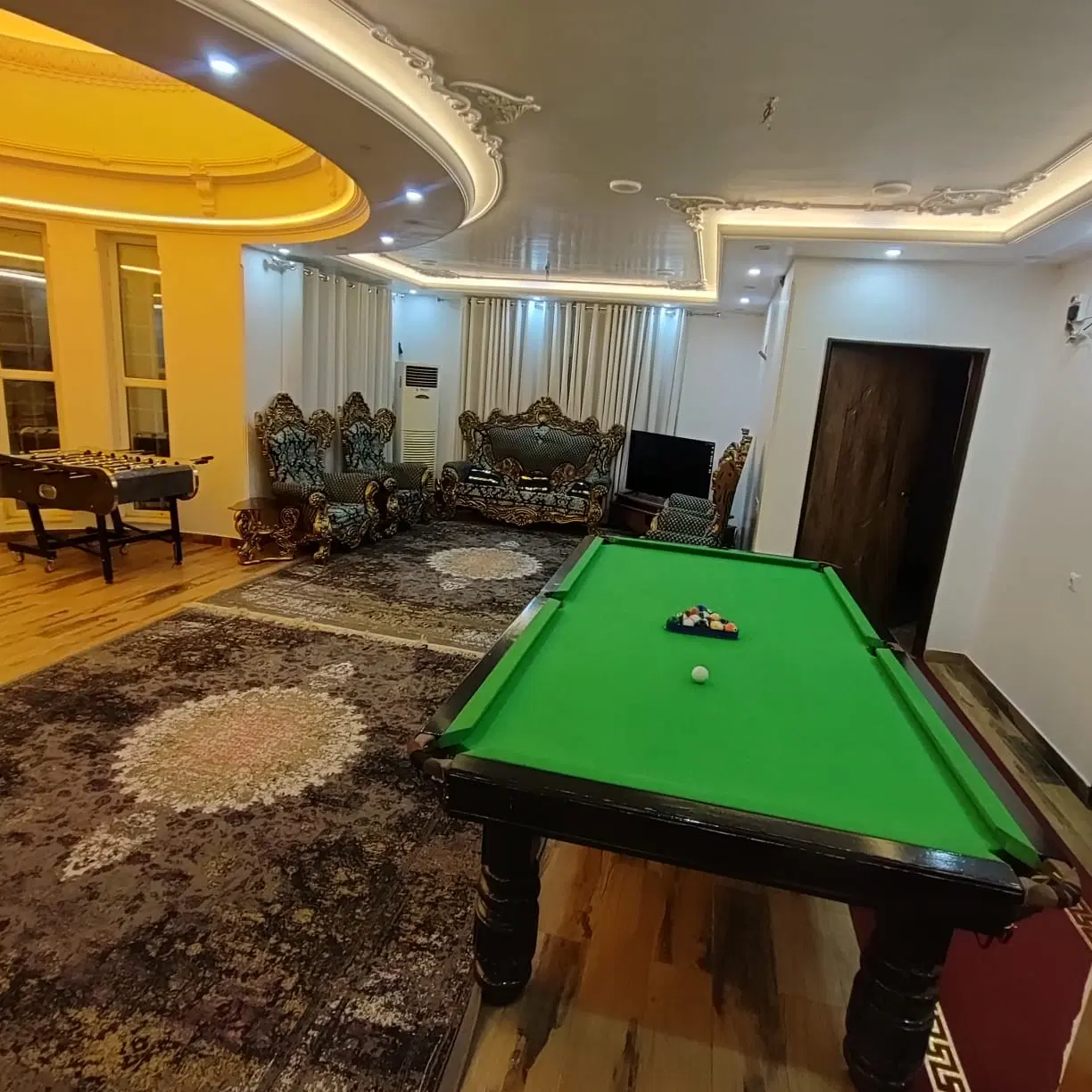 عمارت ۸۵۰ متر