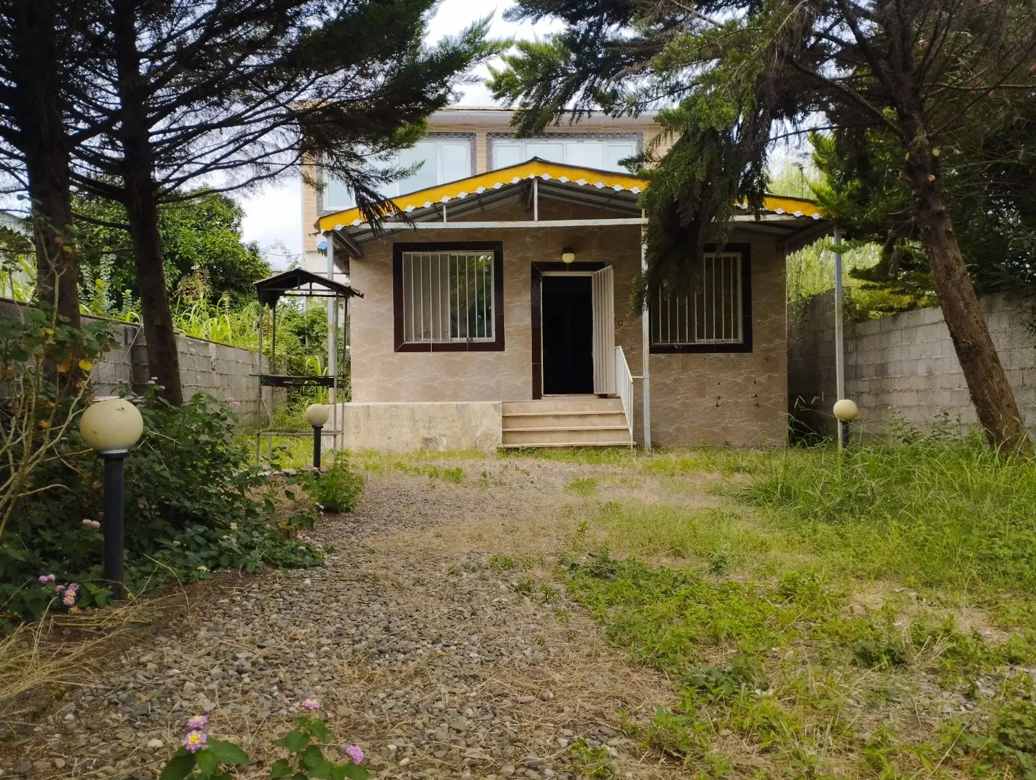 240 متر زمین 120 متر بنای 3 خواب