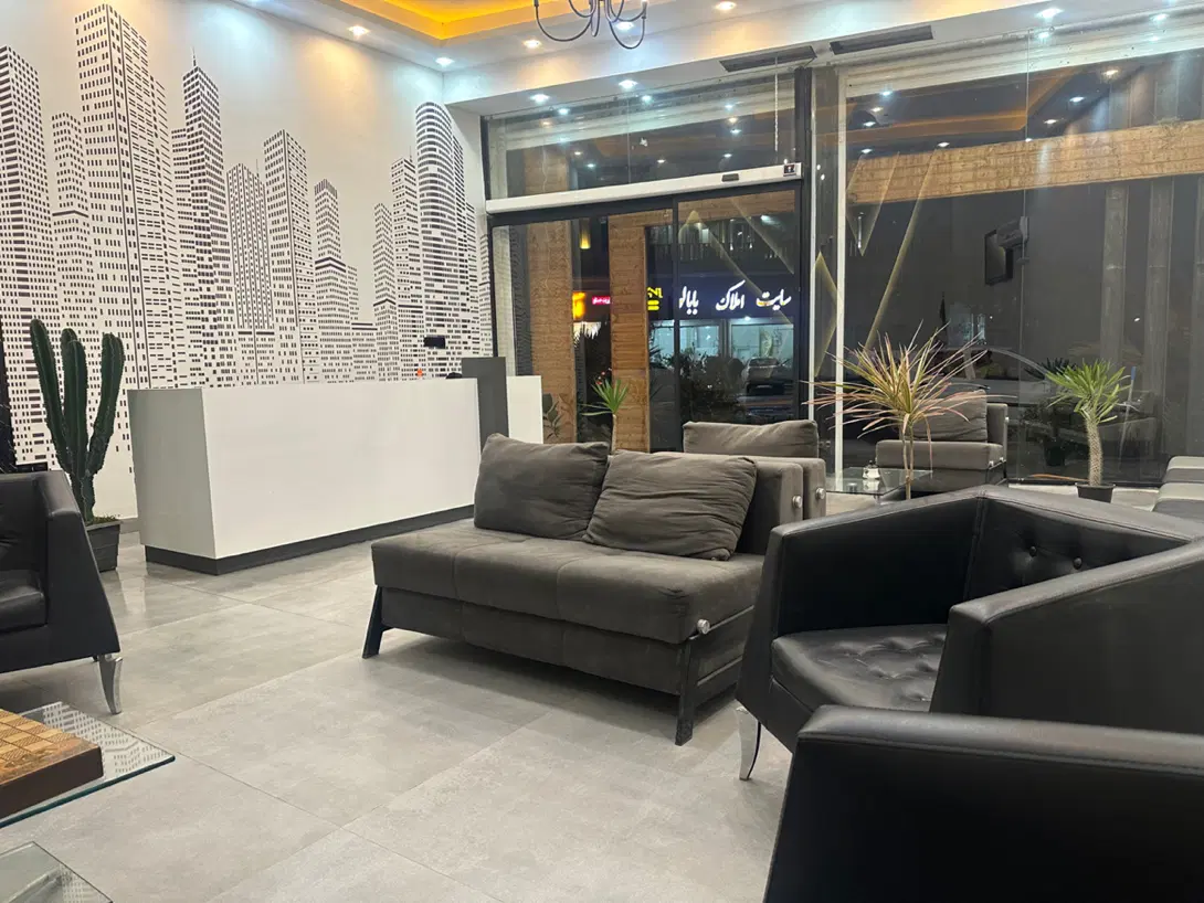 مغازه ۱۲۰ متری چهارباغ عرب اباد