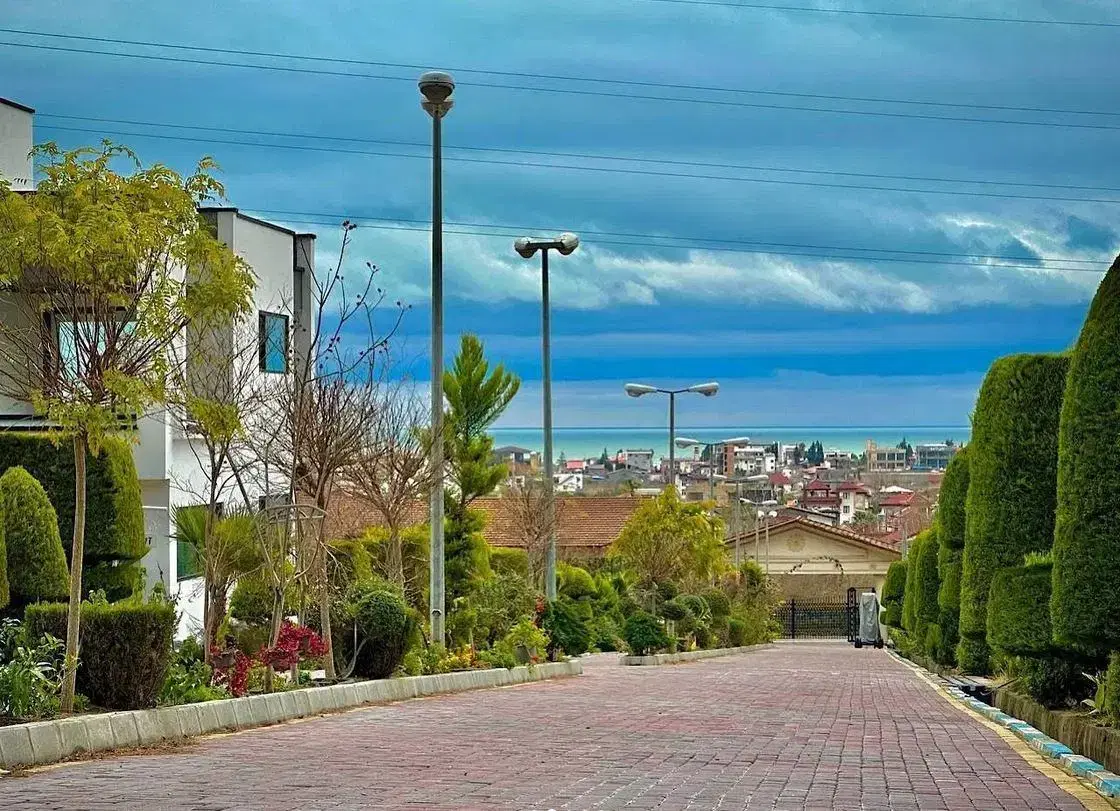 زمین سنددار275متری شهرک بااصالت ویوابدی جنگل-مالکم