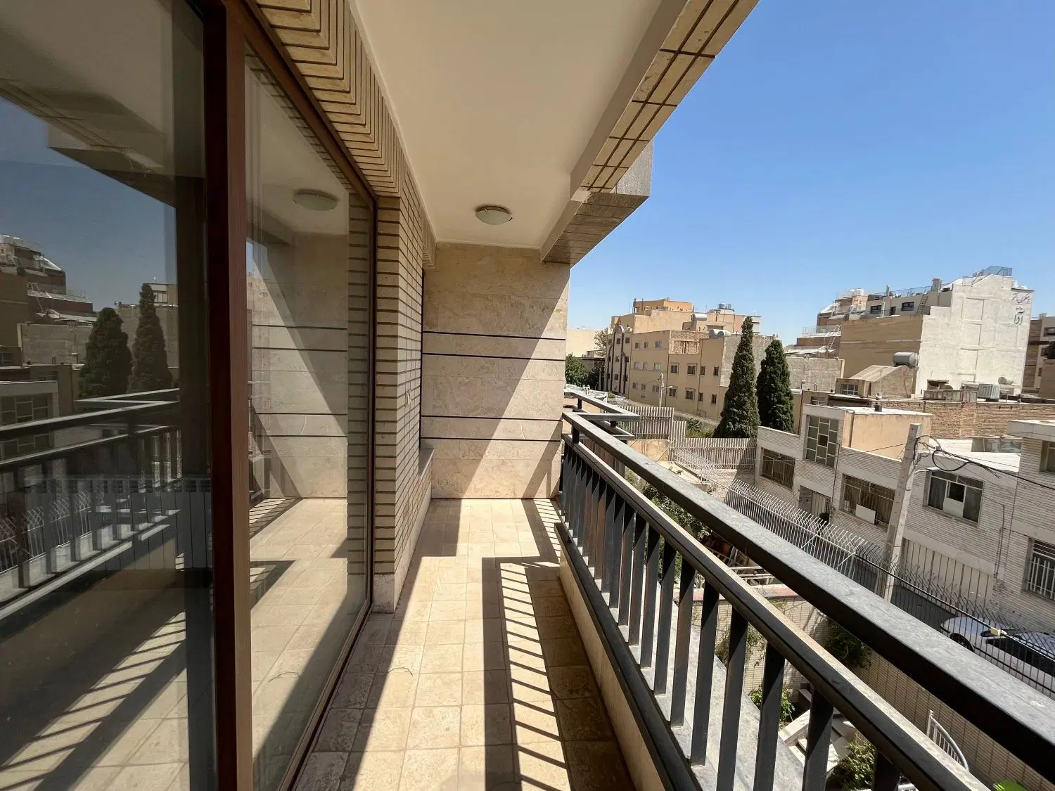 آپارتمان ۱۳۳ متری میدان احمد آباد