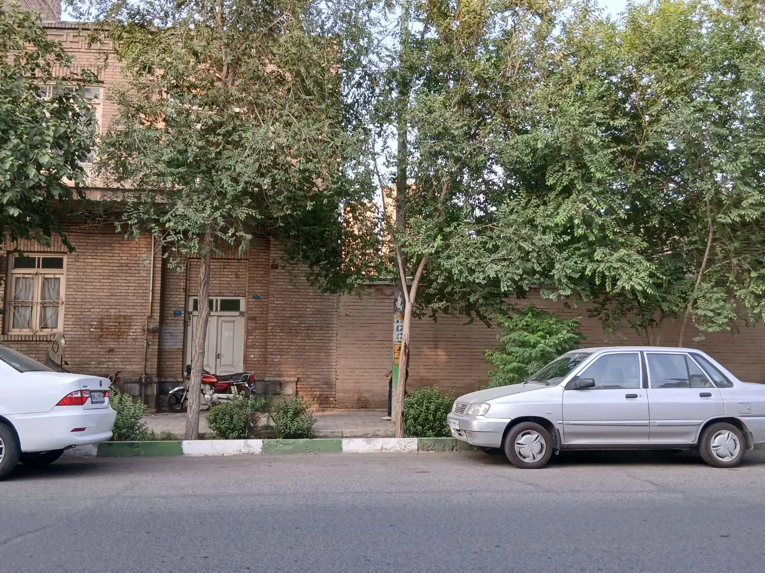 زمین خیابان اباذر