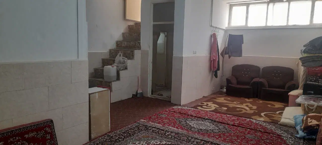 زیر زمین مرتب و تمیز۶۰متر