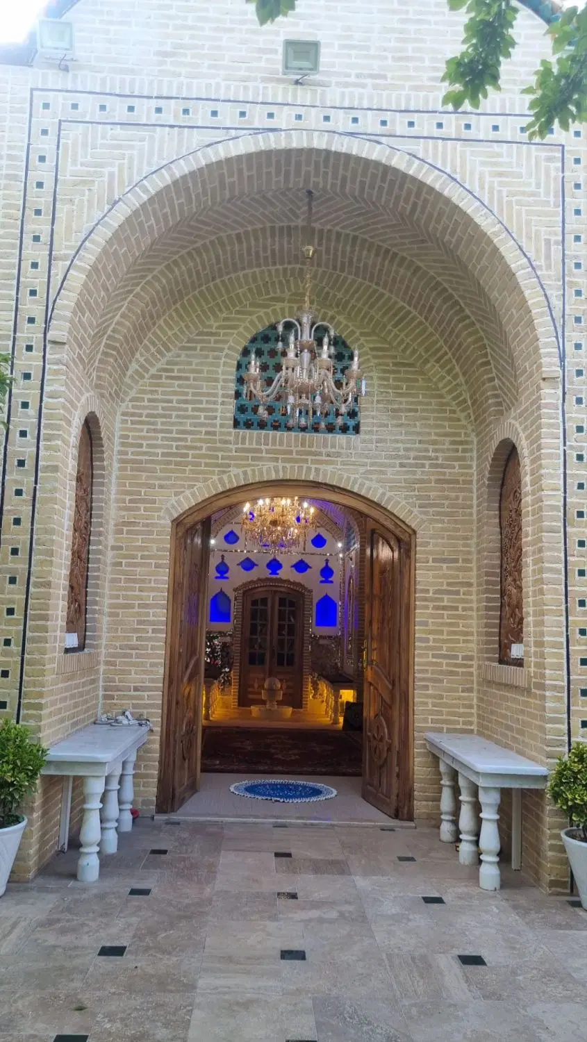 فروش یا معاوظه ویلا ۱۶۰۰متری اب و برق شخصی.