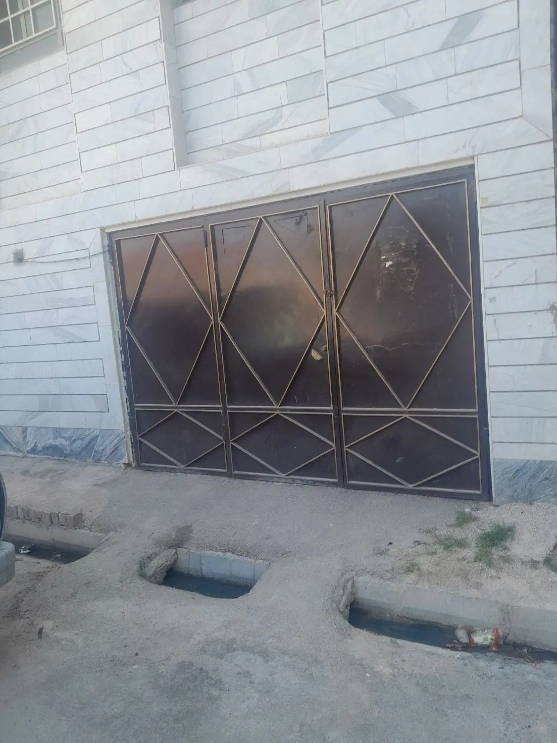مغازه پارکینگ