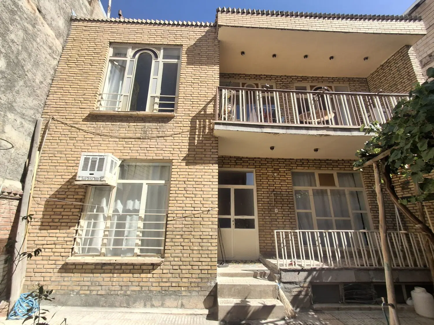 فروش خانه ۲ طبقه ۱۶۰ متر شربت زاده