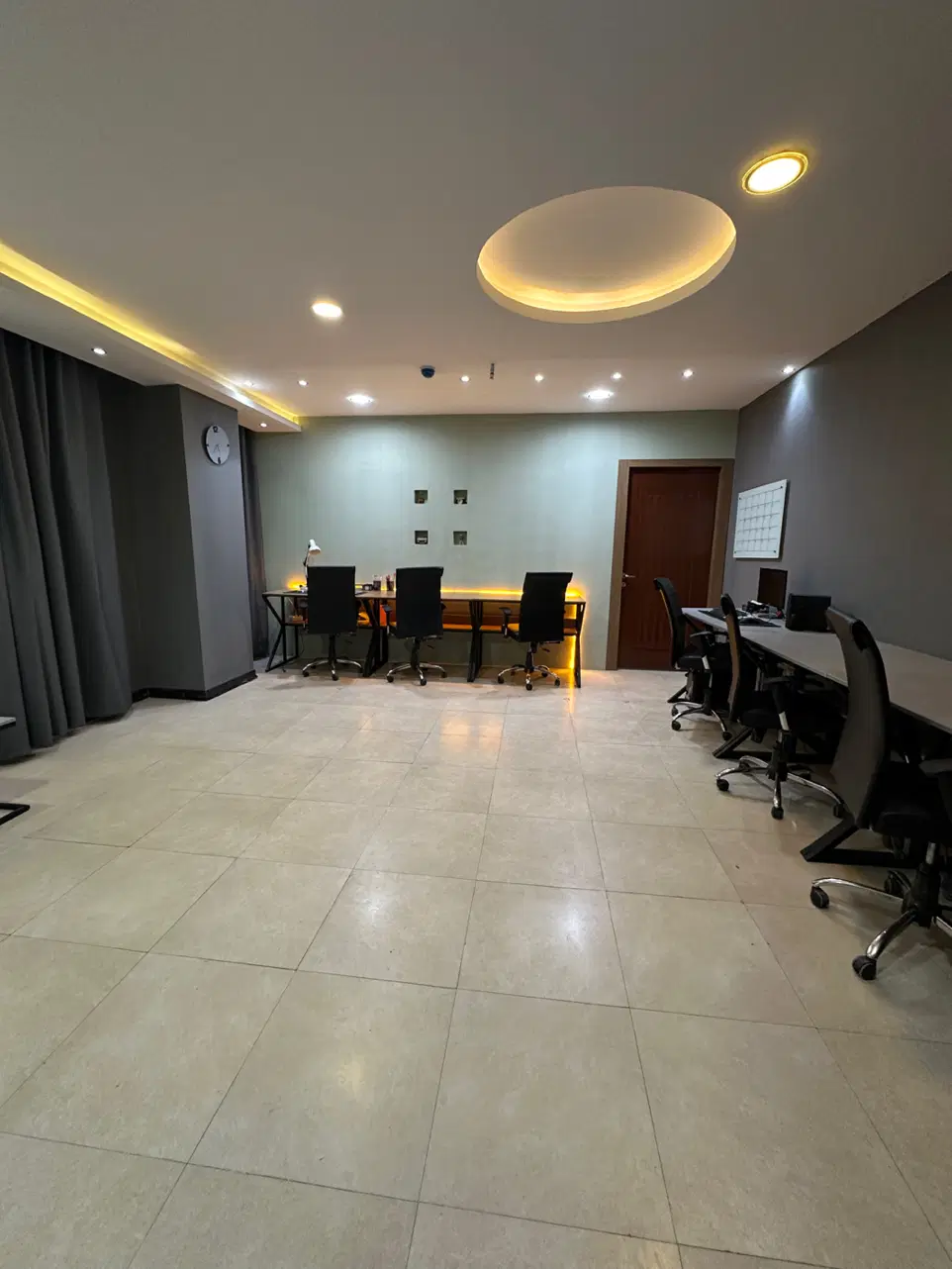 اجاره میز در دفتر کار اشتراکی