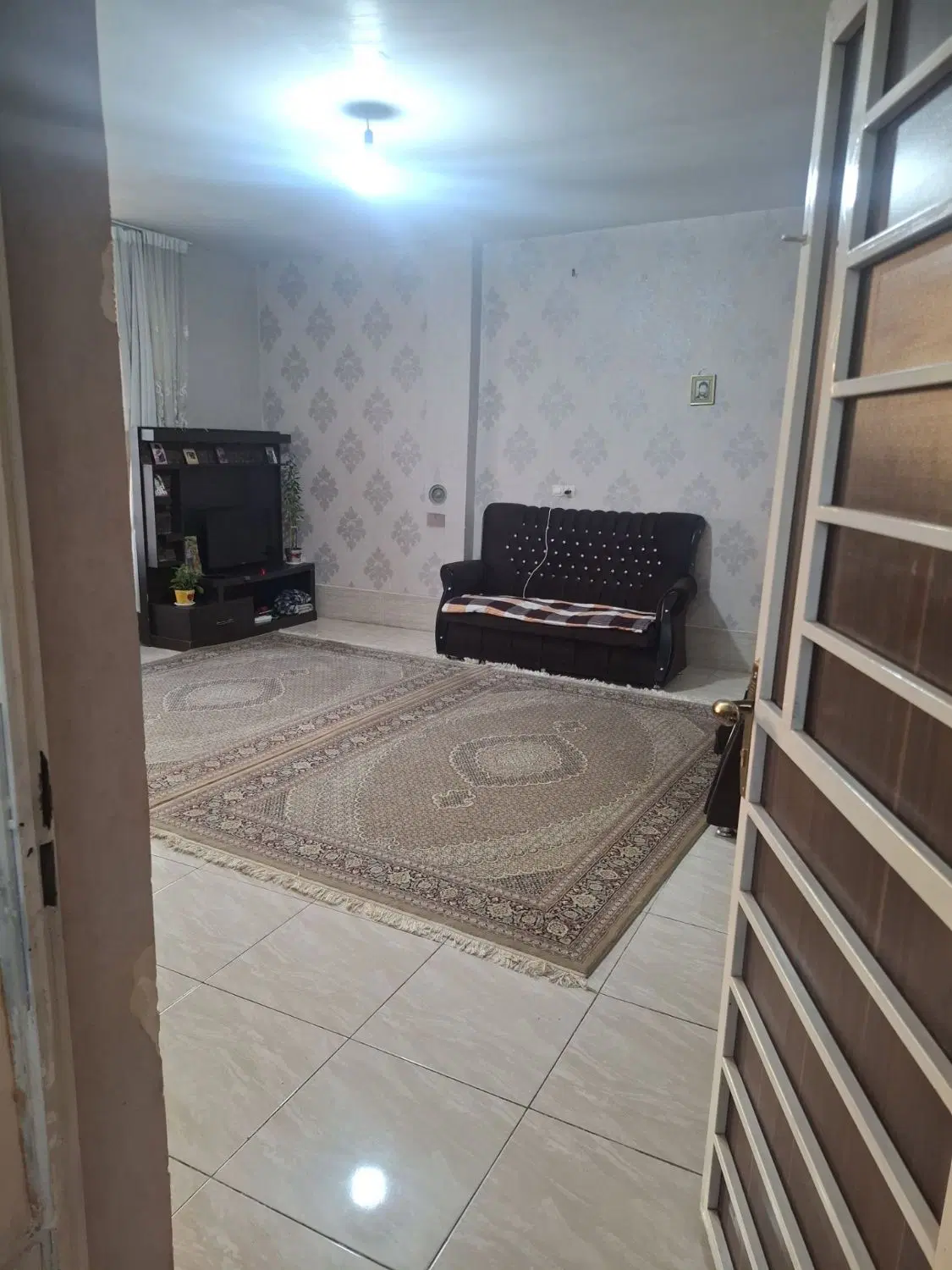 آپارتمان طبقه روی همکف (اول) سالن بزرگ 2خوابه
