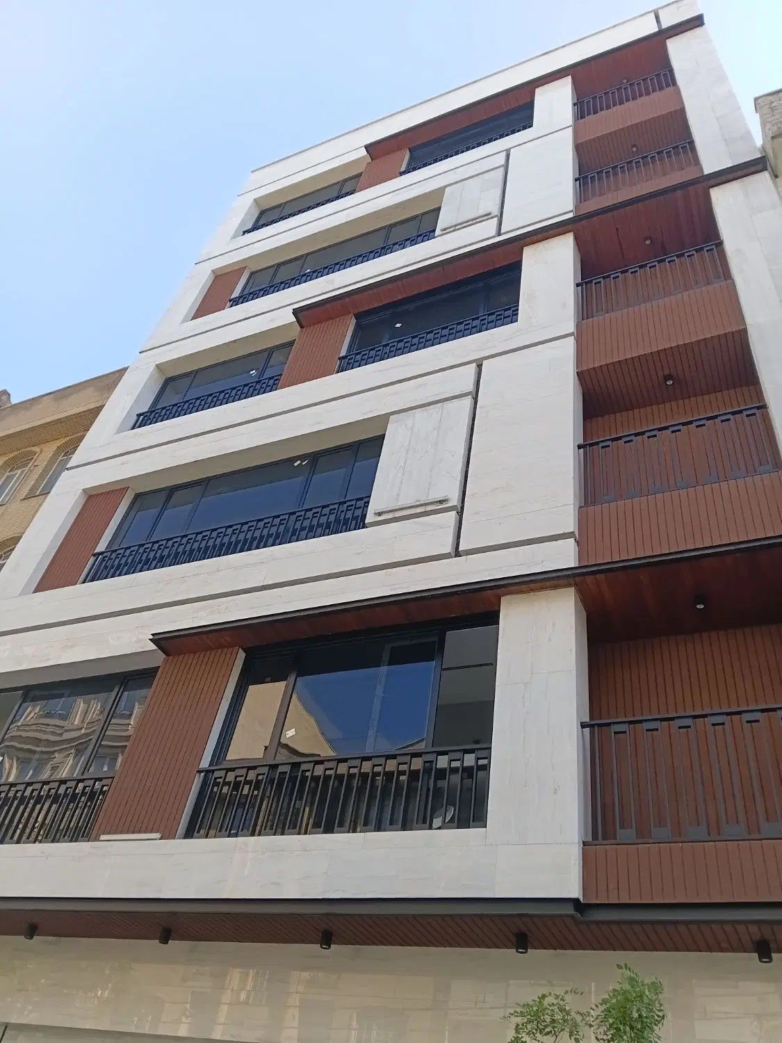 ۱۰۰ متر _۲خواب_تاپ لوکیشن اباذر