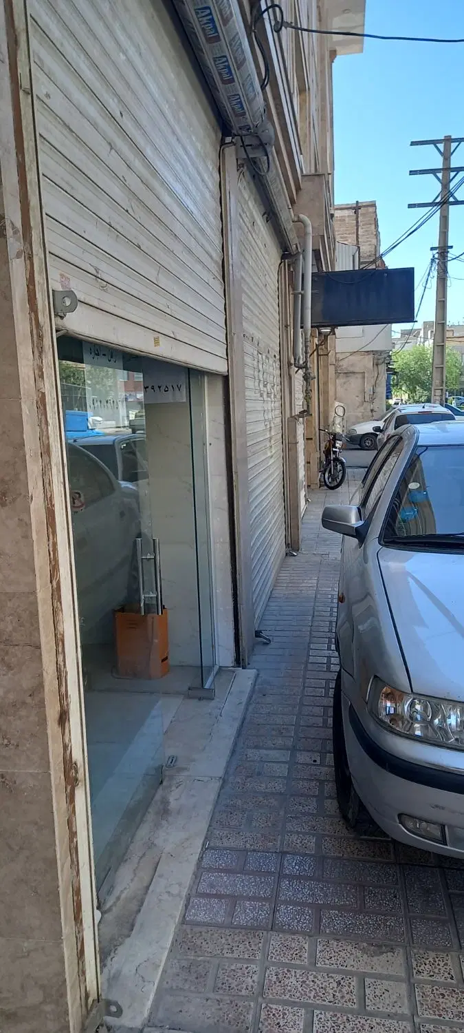 مغازه در خیابان پیک