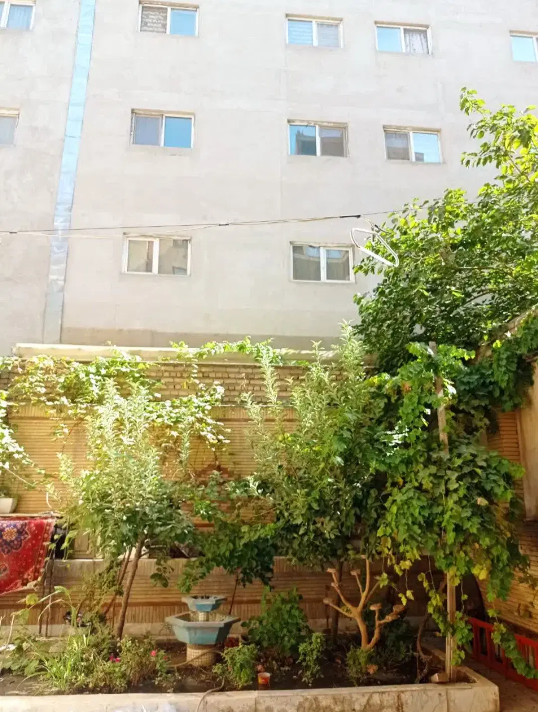 رفیعی ۱۰ منزل ۷۵ متر ویلایی