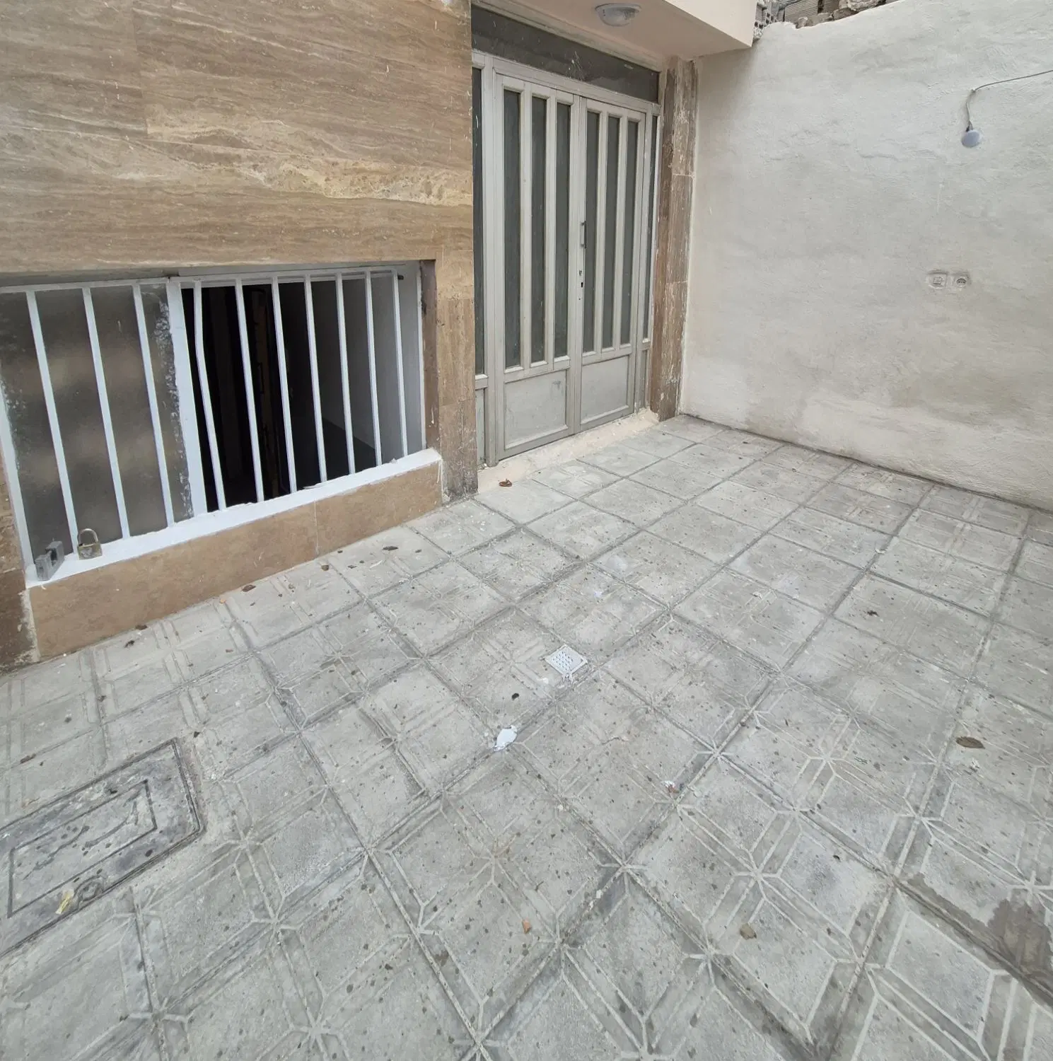 ویلایی ۳ طبقه مستقل با پارکینگ