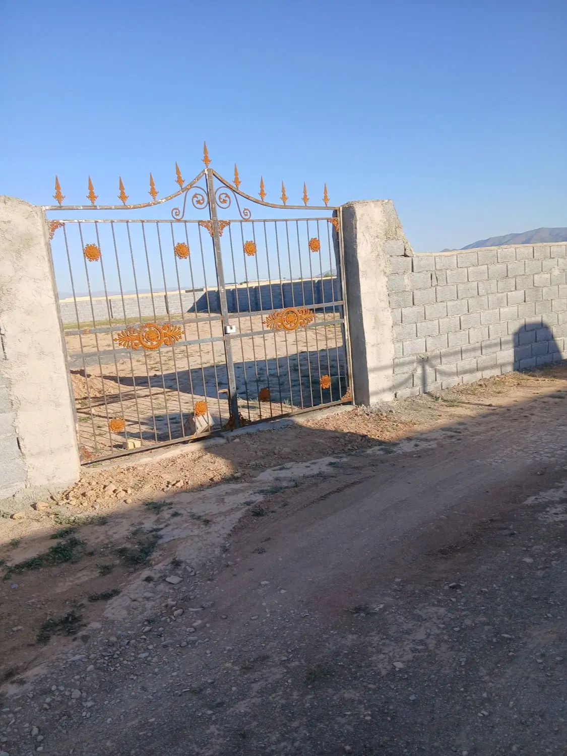 ۱۲۰۰ متر زمین جاده میقان