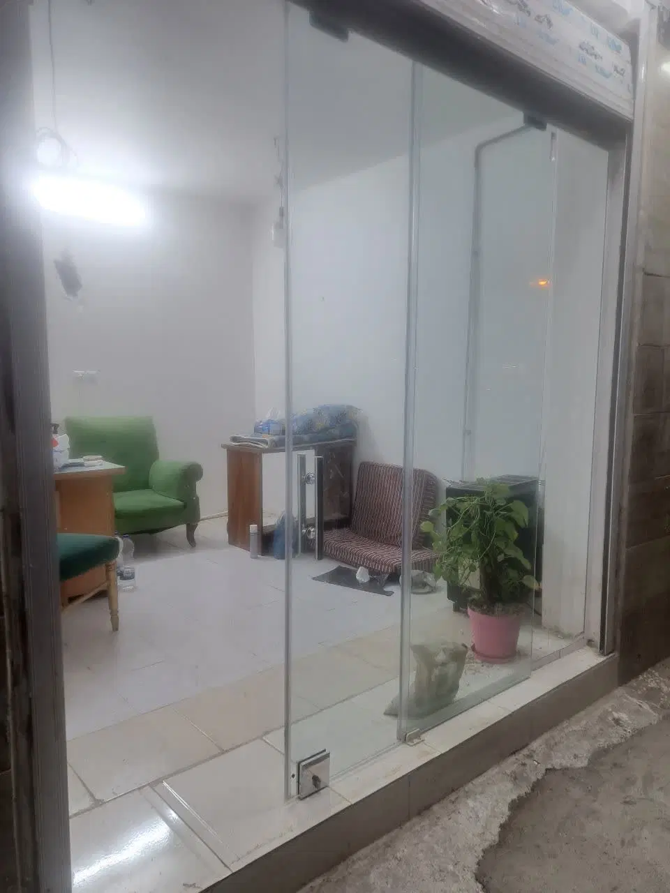 یک باب مغازه در بنیاد همکف بدون پله ۱۵ متری